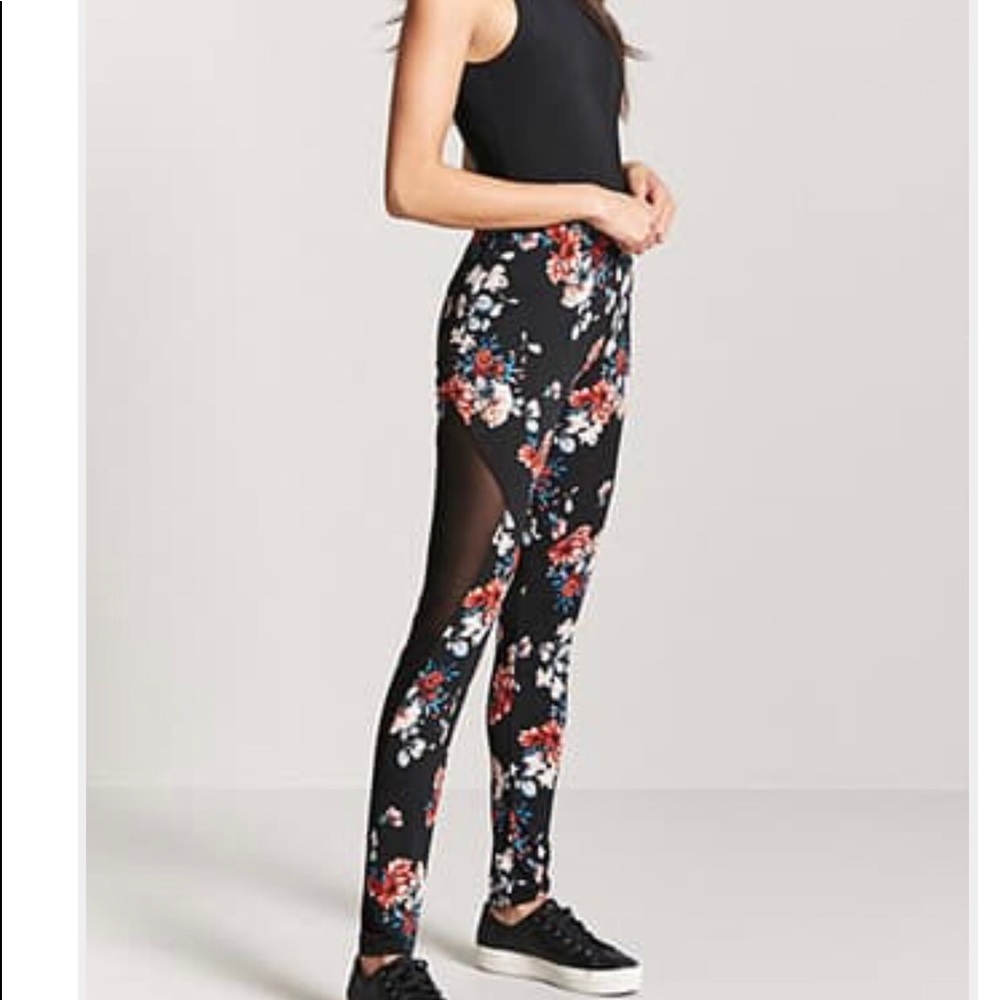 Worn/washed once. Floral lounge leggings COMFY